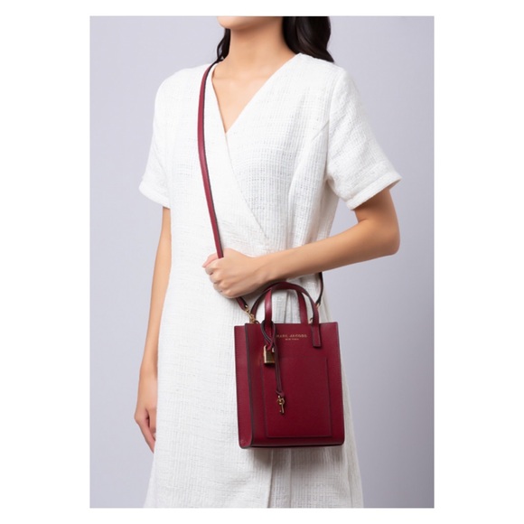 New! MARC JACOBS Micro Grind Leather Tote Bag in Savvy Cherry Red - Picture 3 of 11